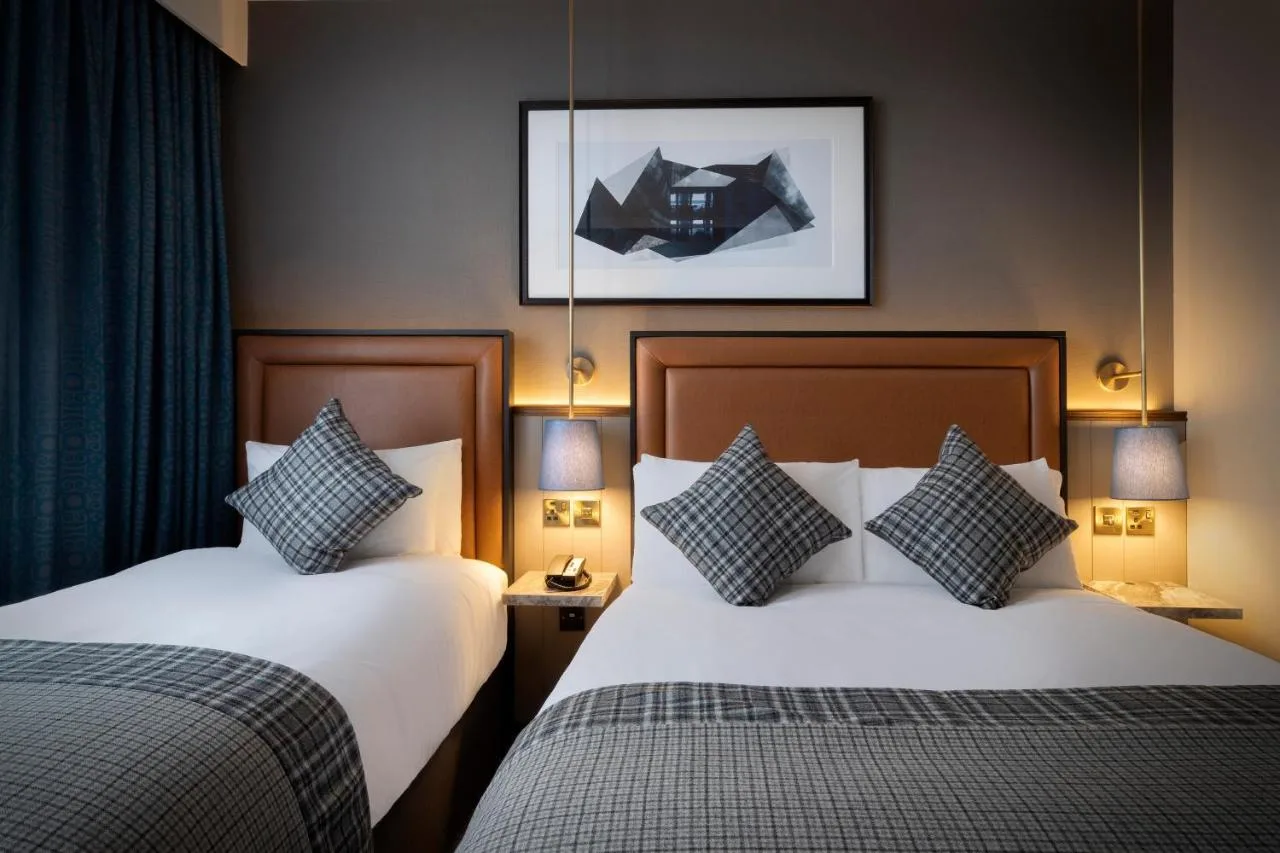 Twin hotel room with artwork above the beds
